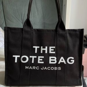 Marc jacobs THE TOTE BAG. (The biggest size in black).